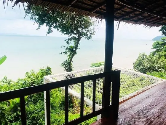 Bamboo Cottage, Beachfront