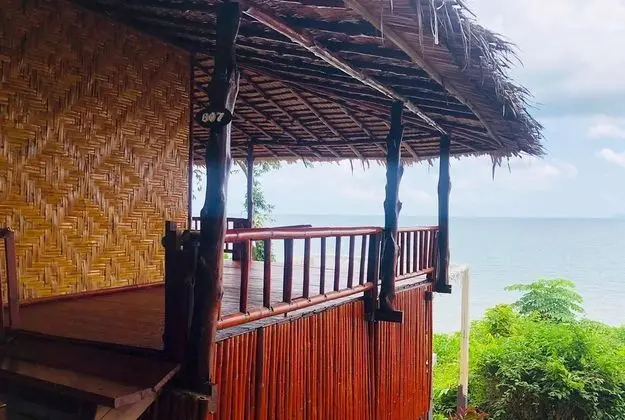 Bamboo Cottage, Beachfront