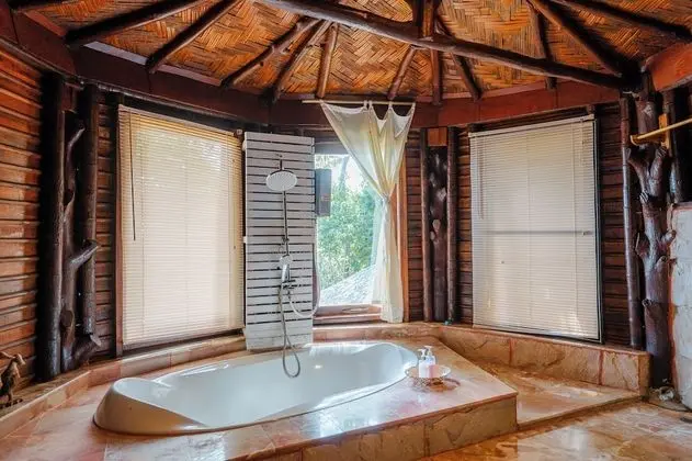 Teakwood Villa, Sea View