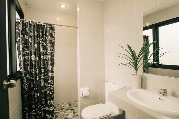 12-Bed Mixed Dormitory With Shared Bathroom