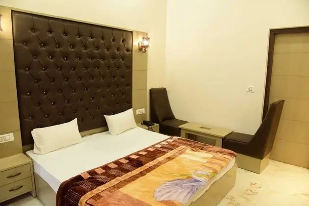 Deluxe Tek Büyük Yataklı Oda, 1 Çift Kişilik Yatak, Engellilere Uygun, Sigara İçilebilir
