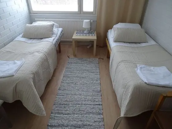 İki Ayrı Yataklı Oda, Ortak Banyo