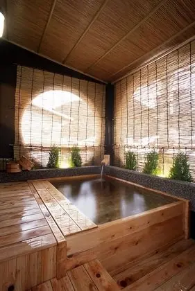 Oda, Sigara İçilmez, Özel Banyo (Japanese, Half Outdoor Bath)