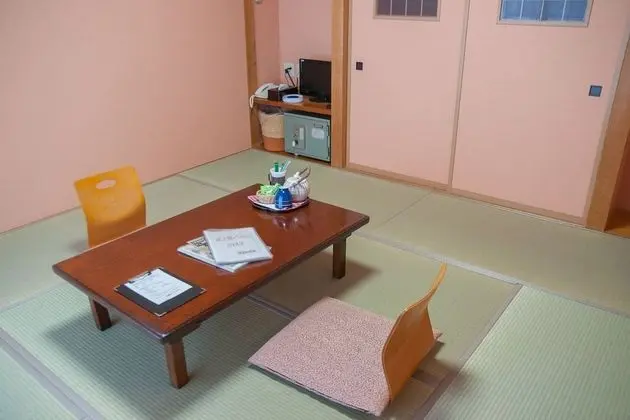Traditional Dört Kişilik Oda, Ortak Banyo (Japanese Style, with Private Toilet)