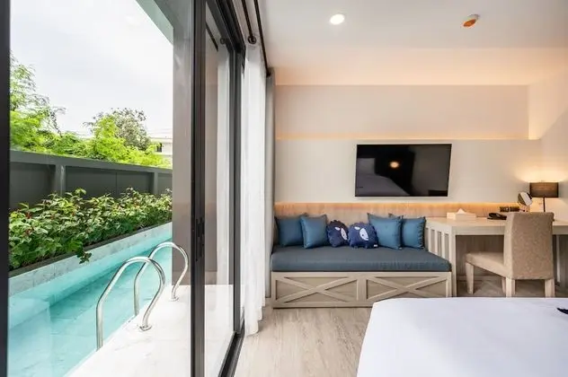 Deluxe Tek Büyük Yataklı Oda, Havuz Kullanımı
