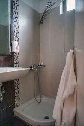 Standard Üç Kişilik Oda, Bahçe Manzaralı