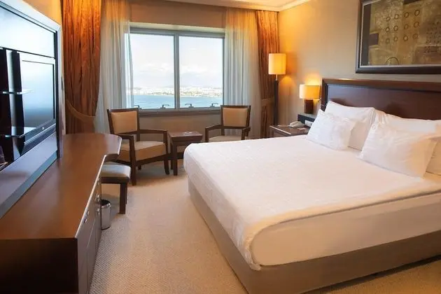 Corner Suite