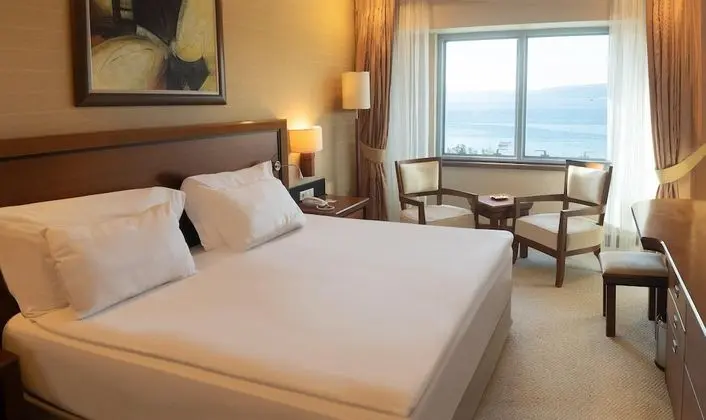 Corner Suite