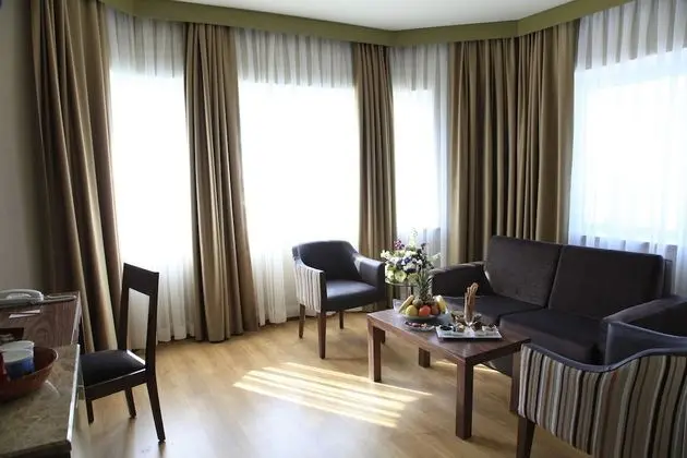 Corner Suite