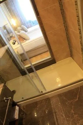 Corner Suite