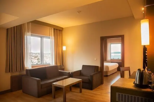 Corner Suite Single Use