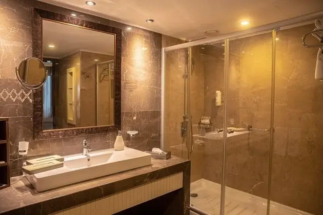 Corner Suite Single Use