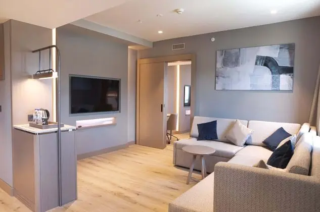 Deluxe Family Suite