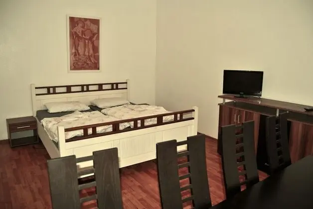 Tek Büyük Yataklı Oda, Ortak Banyo