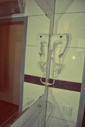 Üç Kişilik Oda, Ortak Banyo