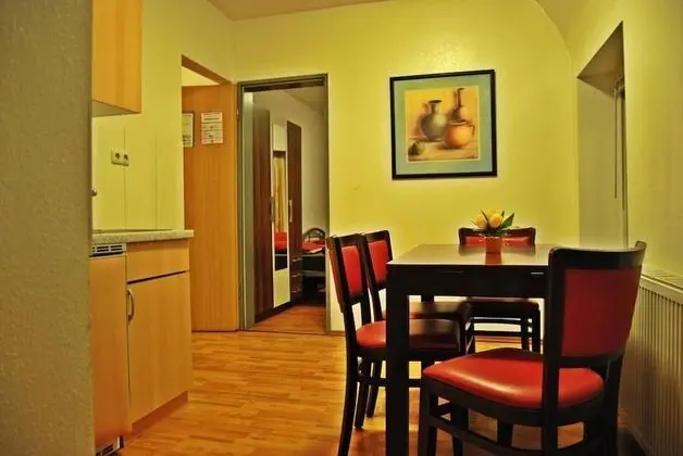 Üç Kişilik Oda, Ortak Banyo