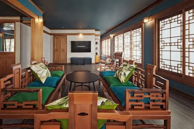 Imperial Suite 2 (Garden View)