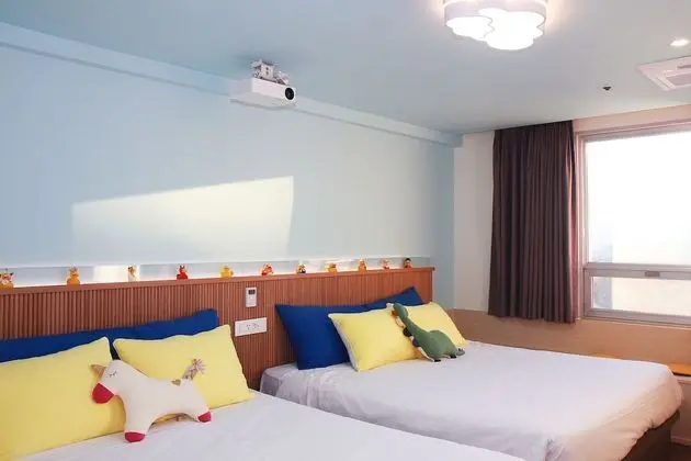 [Rubber Duck] Premier Super Twin (100" Screen)