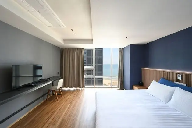 Deluxe Tek Büyük Yataklı Oda, Kısmi Deniz Manzarası
