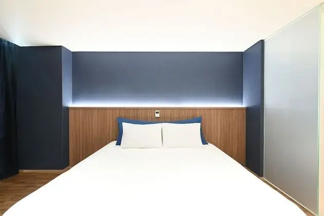 Deluxe Tek Büyük Yataklı Oda, Kısmi Deniz Manzarası