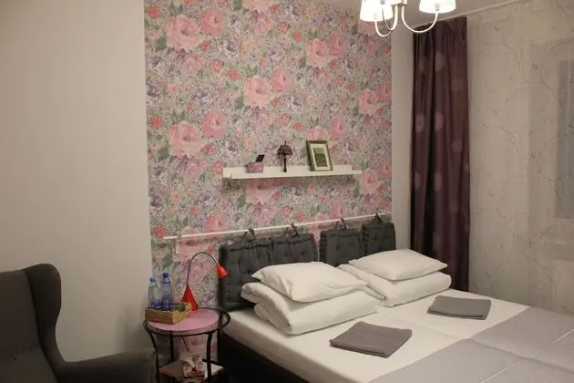 Tek Büyük veya İki Ayrı Yataklı Oda, Ortak Banyo