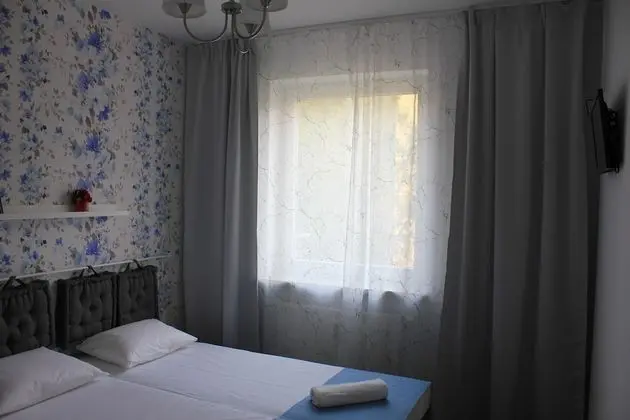 Tek Büyük veya İki Ayrı Yataklı Oda, Ortak Banyo