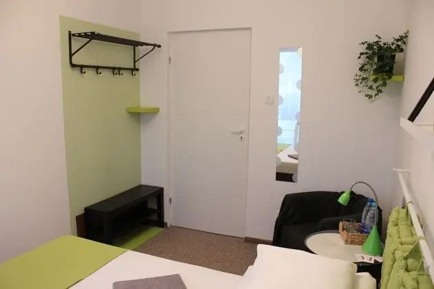 Tek Büyük veya İki Ayrı Yataklı Oda, Özel Banyo (not in the room)