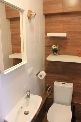 Tek Büyük veya İki Ayrı Yataklı Oda, Özel Banyo (not in the room)
