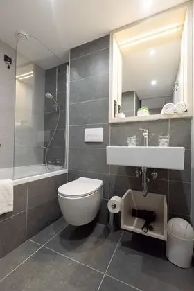 Tek Büyük Yataklı Oda, Balkon