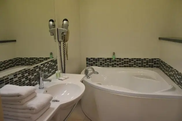 Comfort Tek Büyük veya İki Ayrı Yataklı Oda