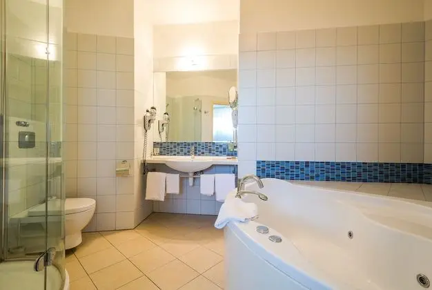 Comfort Tek Büyük veya İki Ayrı Yataklı Oda (Plus)