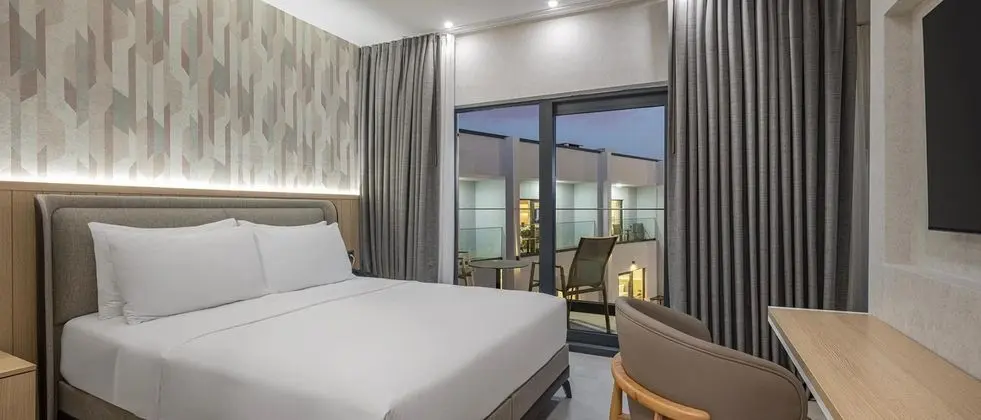 Queen Guest Room