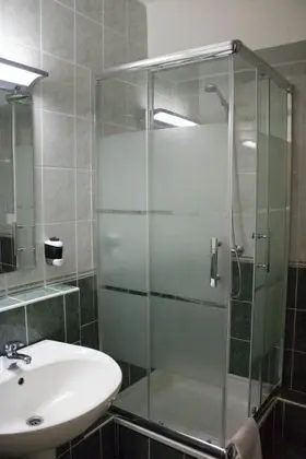 Comfort Tek Büyük veya İki Ayrı Yataklı Oda