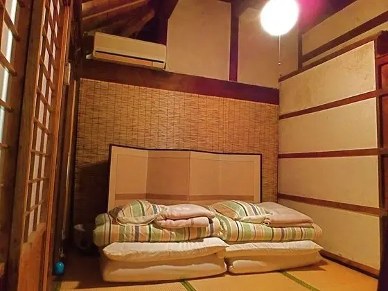 Basic İki Ayrı Yataklı Oda, Ortak Banyo