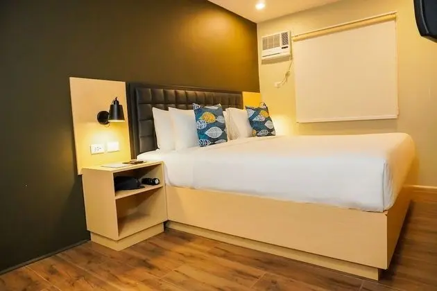 Two-bedroom Suite, 1 King Bed and 2 Single Beds