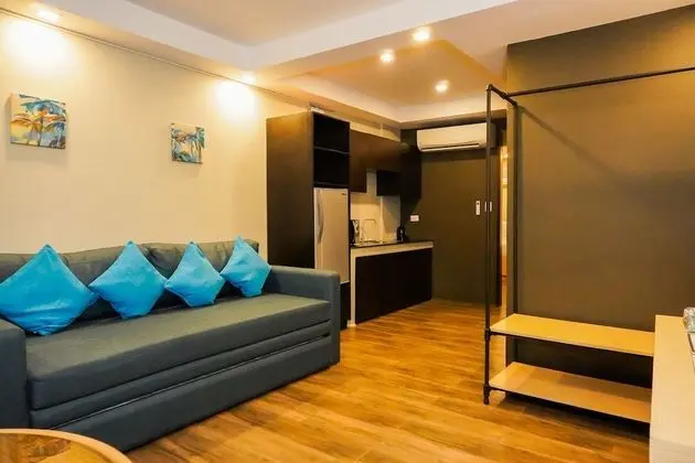 Two-bedroom Suite, 1 King Bed and 2 Single Beds
