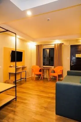 Two-bedroom Suite, 1 King Bed and 2 Single Beds