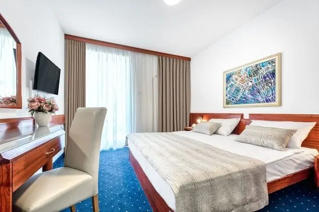 Tek Büyük veya İki Ayrı Yataklı Oda, Avlu Manzaralı