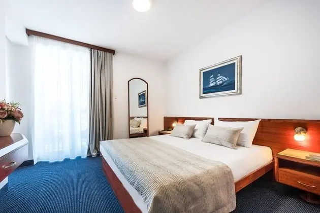 Tek Büyük veya İki Ayrı Yataklı Oda, Avlu Manzaralı