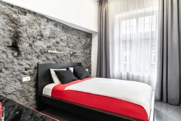 Standard Tek Büyük Yataklı Oda