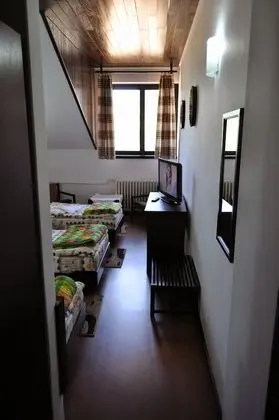 Üç Kişilik Oda