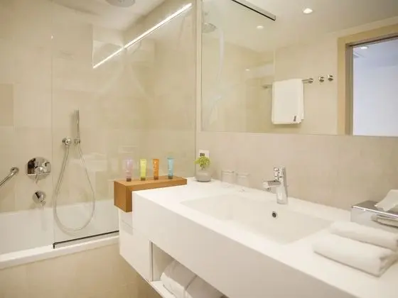 Deluxe Tek Büyük Yataklı Oda, Balkon, Deniz Manzaralı