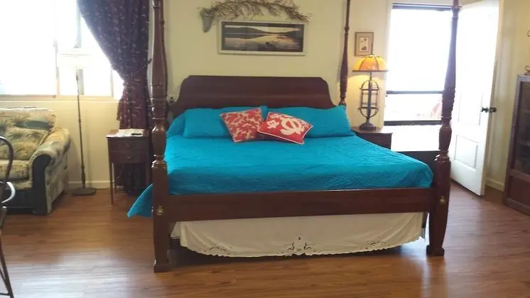 Comfort Oda (King Suite, no breakfast, private oce)