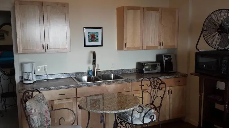 Comfort Oda (King Suite, no breakfast, private oce)