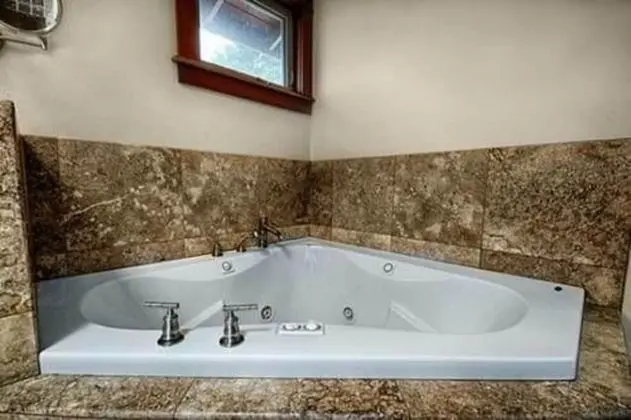 Executive Oda (King Suite Double Shower, Jetted Tub,)