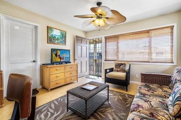 Stüdyo, 1 En Büyük (King) Boy Yatak ve Çekyat (Kona Shores 221 STVR #19-390879)