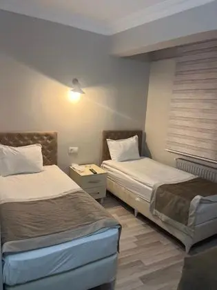 Twin, Şehir Manzaralı