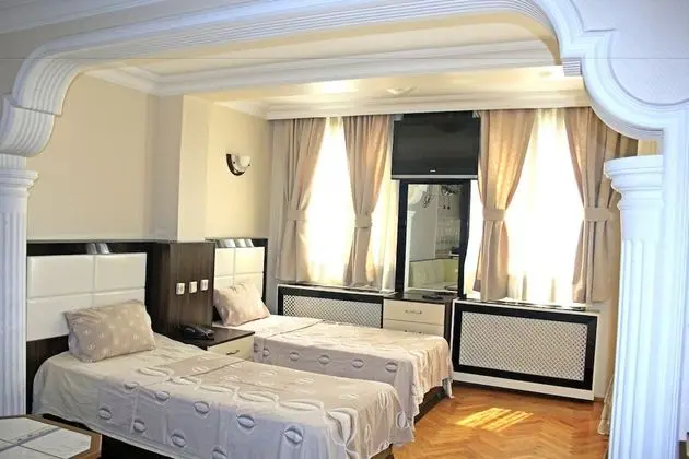 Tek Büyük veya İki Ayrı Yataklı Oda