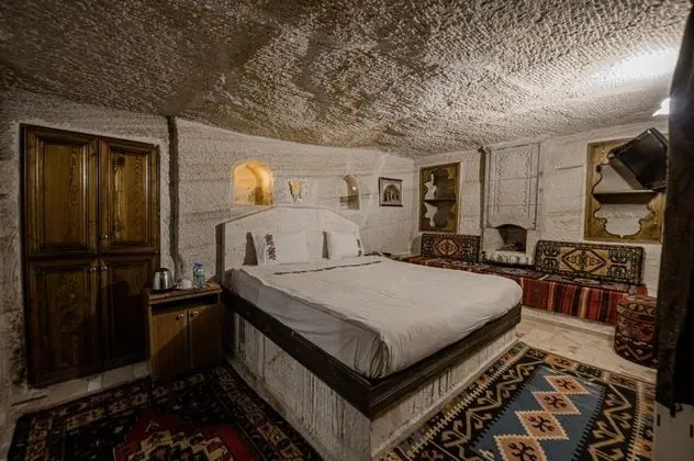 Cave Room, Avlu Manzaralı