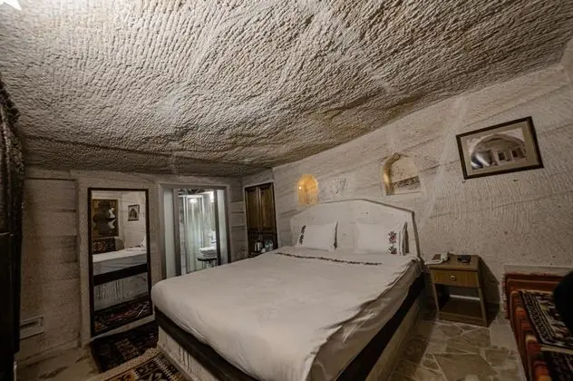 Cave Room, Avlu Manzaralı
